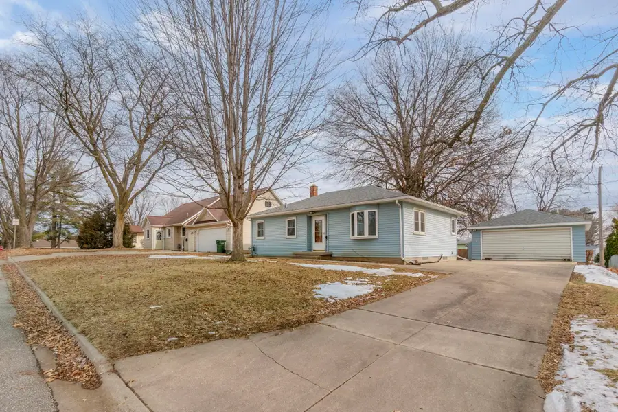 425 Auburn Street, Waterloo, IA 50701 - #2