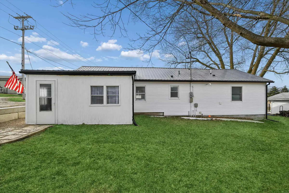 207 W Main Street, Urbana, IA 52345 - #1