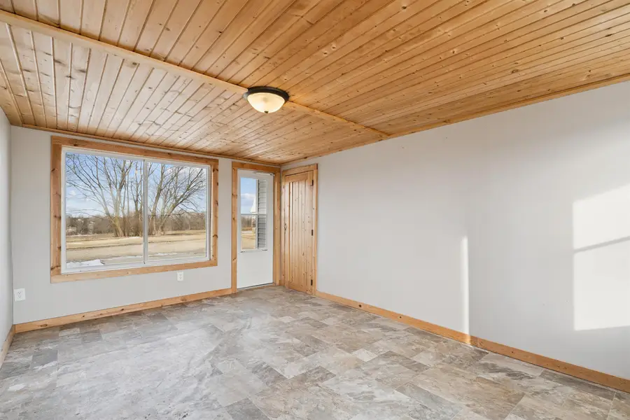 5955 Osage Road, Waterloo, IA 50703 - #2