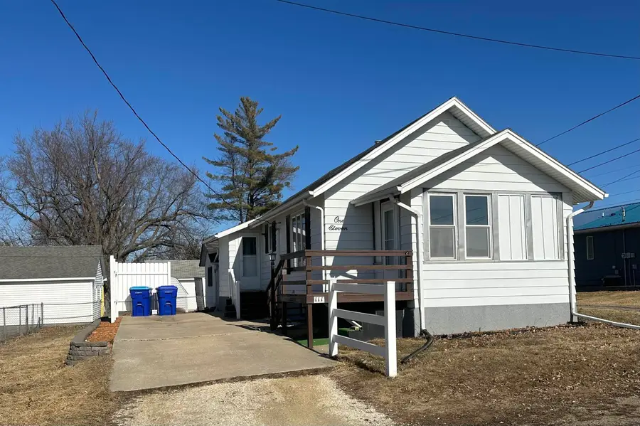 111 8th St Se, Oelwein, IA 50662 - #2