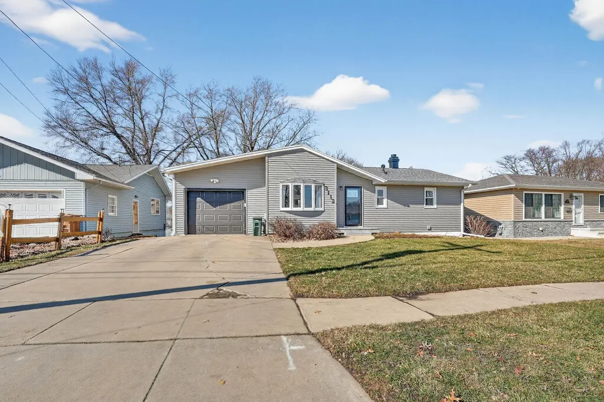 3112 W 9th Street, Waterloo, IA 50702 - #1
