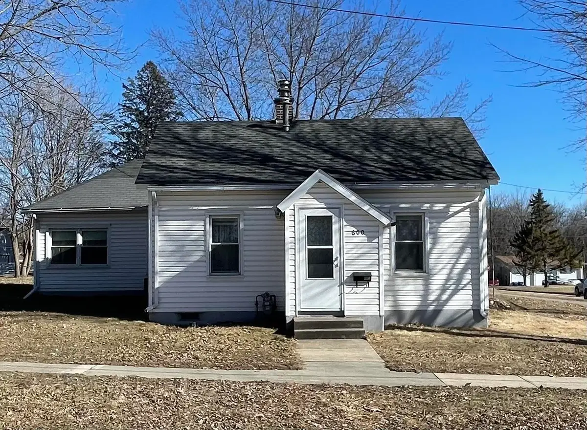 600 NE 8th Ave, Independence, IA 50644 - #1