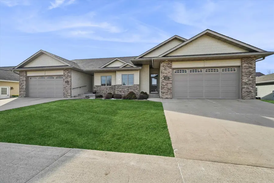 1502 SE 1st Street, Waverly, IA 50677 - #2