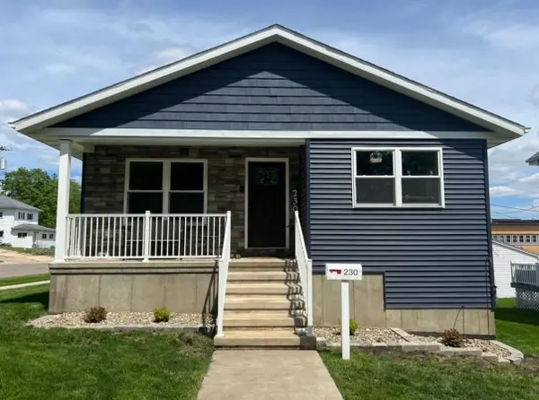 230 W Grand Street, Monticello, IA 52310