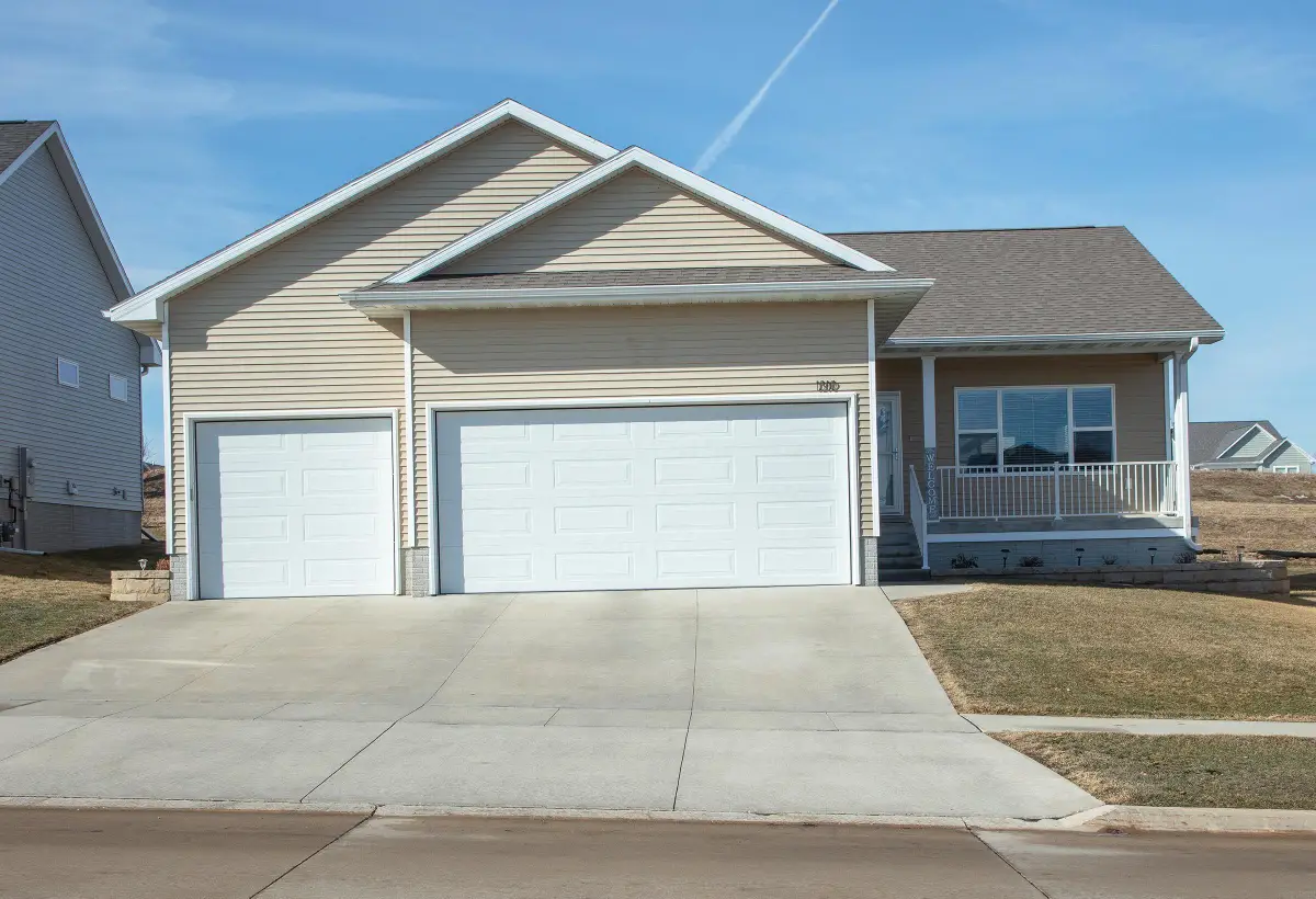 1310 1st St Se, Waverly, IA 50677 - #1