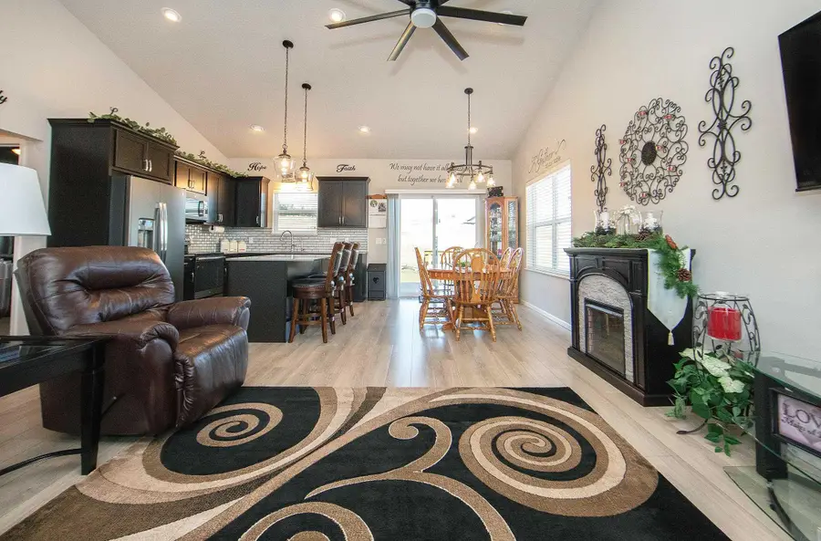 1310 1st St Se, Waverly, IA 50677 - #2