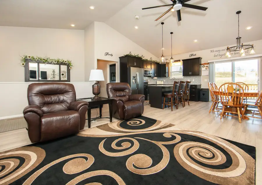 1310 1st St Se, Waverly, IA 50677 - #3