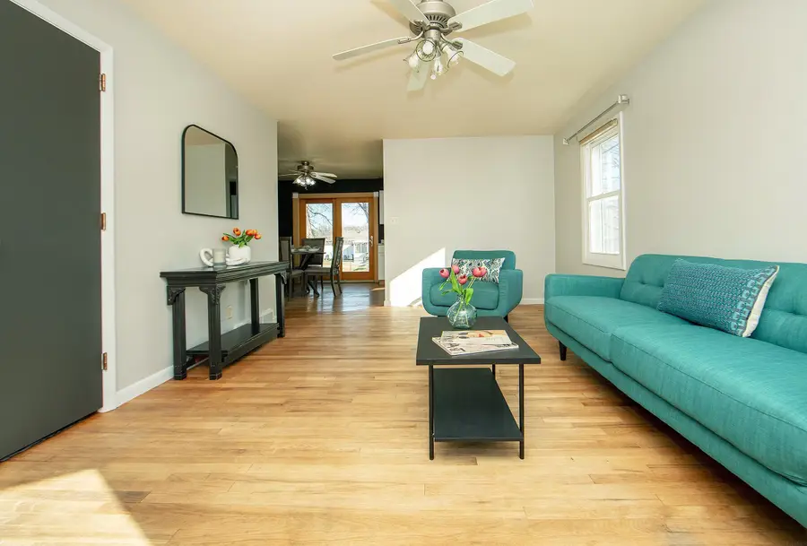 1021 2nd St Se, Waverly, IA 50677 - #2