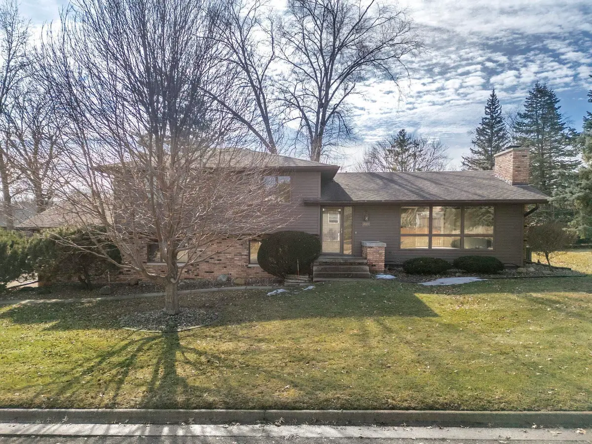 2009 Wembley Road, Waterloo, IA 50701 - #1