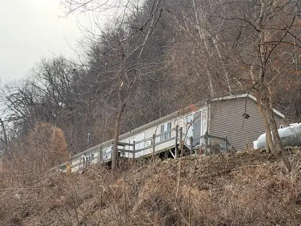 1632 River View Road, Lansing, IA 52151