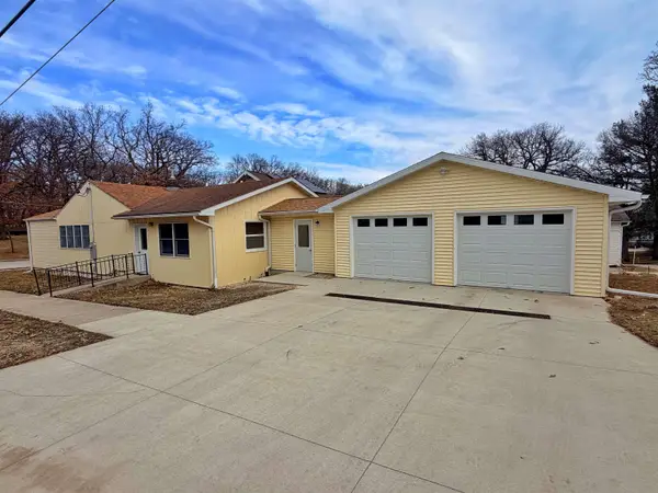 911 Vernon Street, Decorah, IA 52101