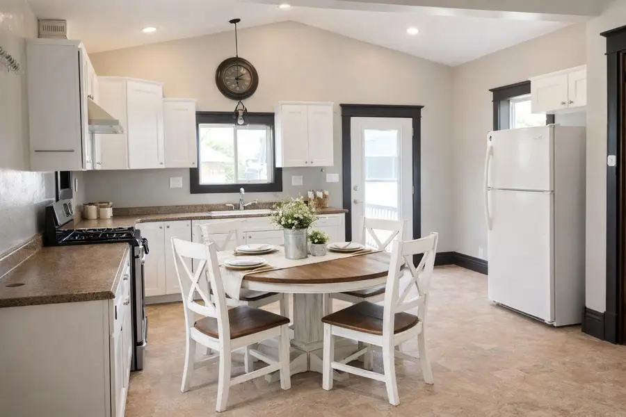 808 Franklin Street, Elgin, IA 52141 - #3