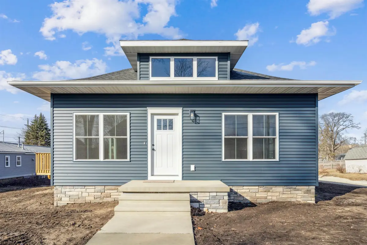 707 NE 5th Avenue, Independence, IA 50644 - #1