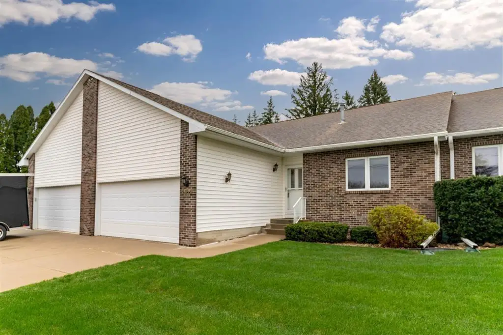 2912 W 4th Street #2, Cedar Falls, IA 50613 - #1