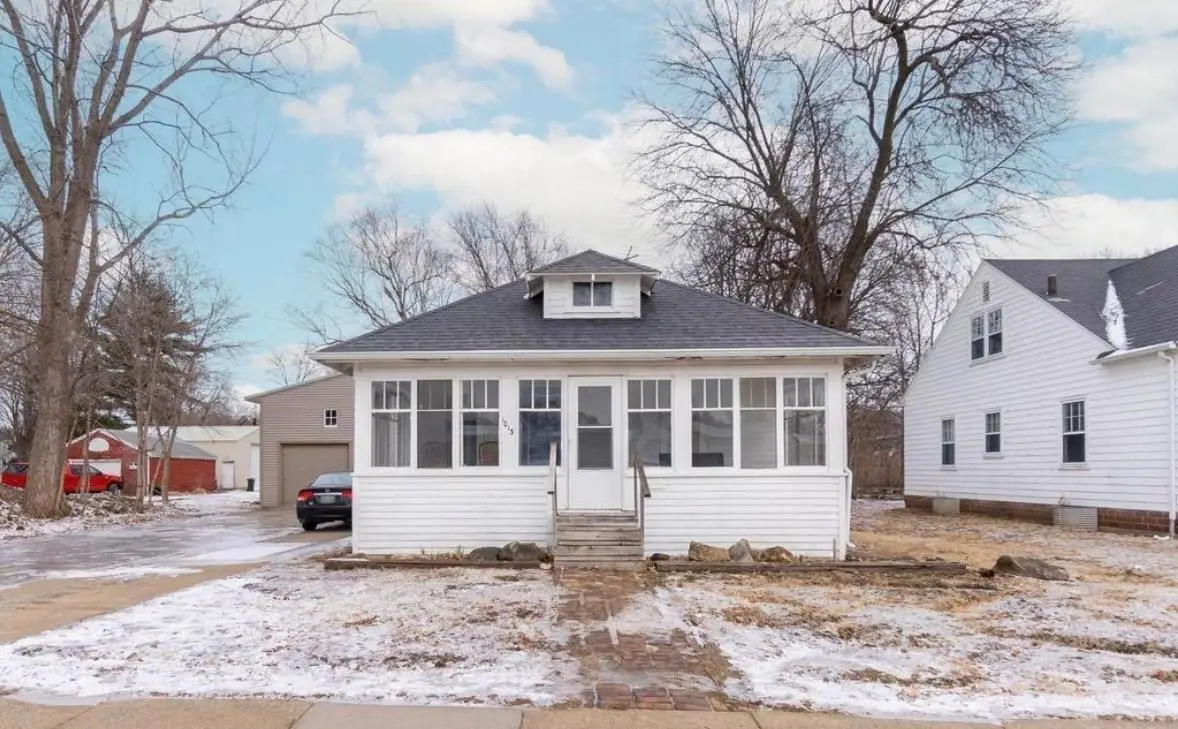 1013 W 20th Street, Cedar Falls, IA 50613 - #1