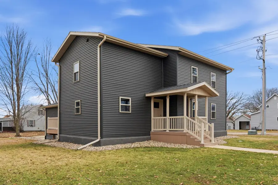 103 E Logan Street, New Hampton, IA 50659 - #2