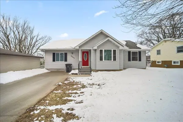 2002 12th St Street, Eldora, IA 50627