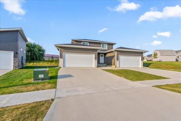 4233 Mourning Dove Drive, Waterloo, IA 50702