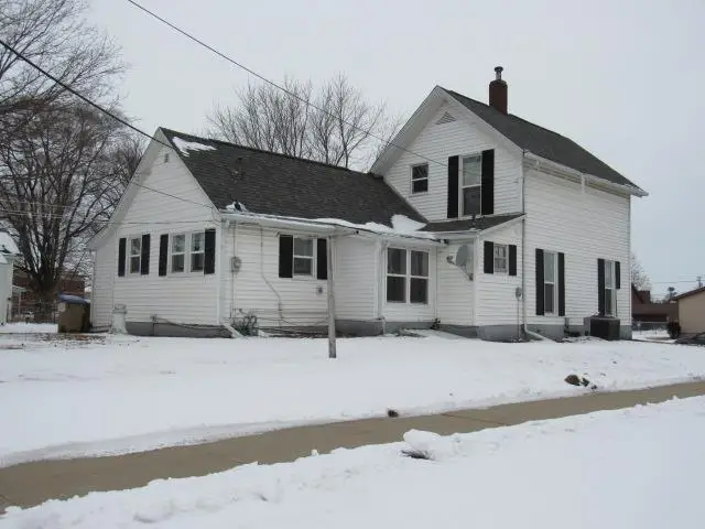 413 E Delaware Street, Manchester, IA 52057 - #2