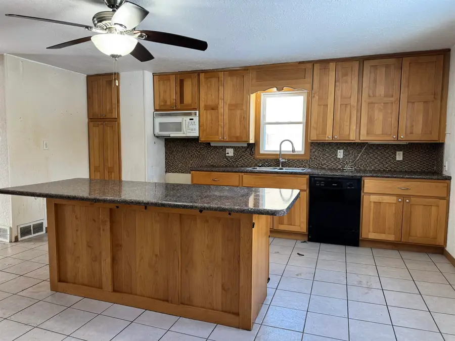 15 NW 2nd Street, Oelwein, IA 50662 - #3