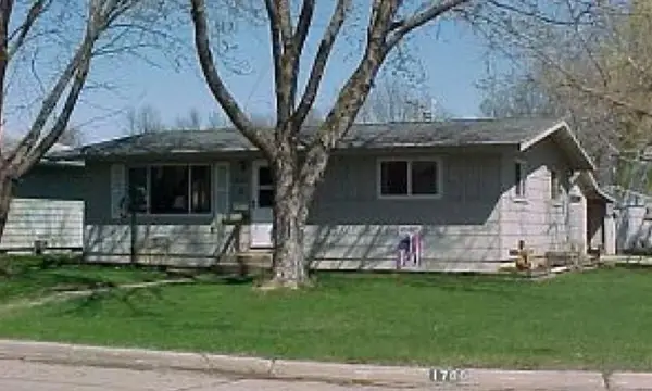1700 Ohio Ave Avenue, Charles City, IA 50616