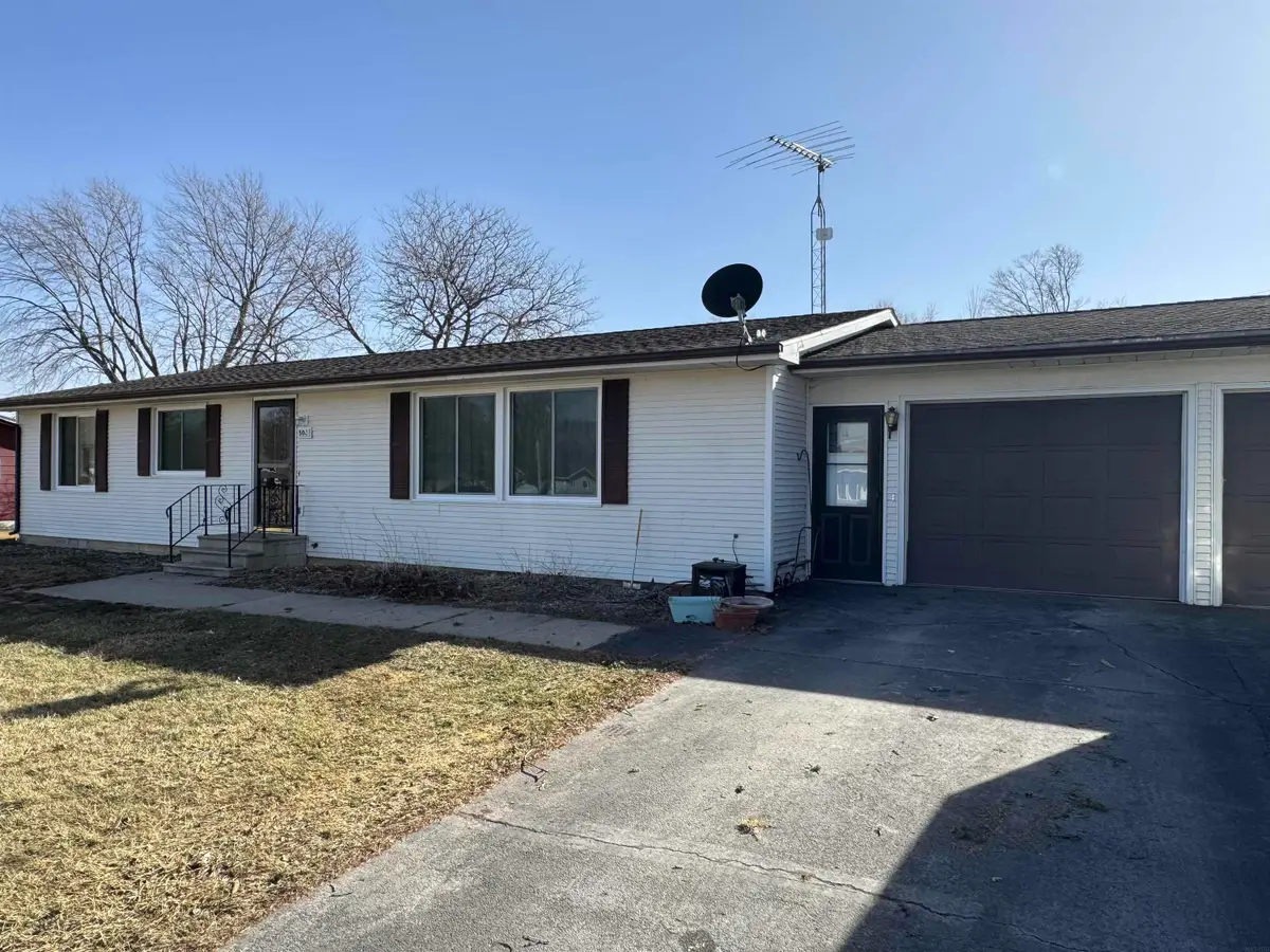 502 10th Avenue, Ackley, IA 50601 - #1