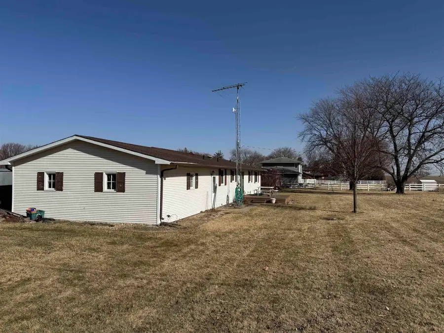 502 10th Avenue, Ackley, IA 50601 - #3