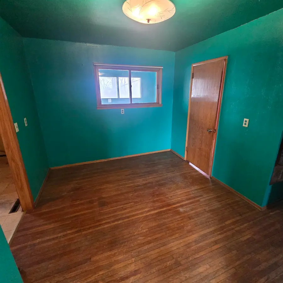 1905 Cleveland Ave, Charles City, IA 50616 - #3