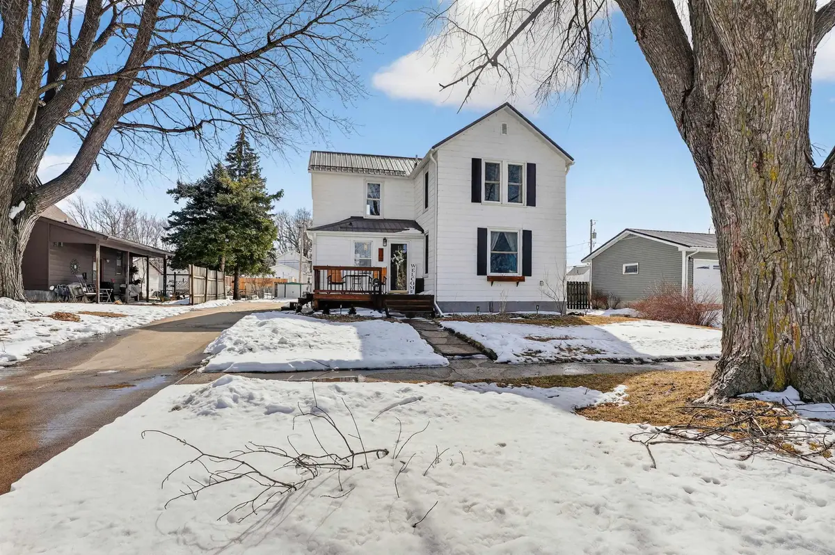 106 Clark Street, Reinbeck, IA 50669 - #1