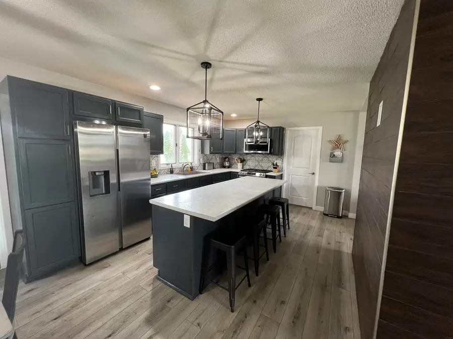 304 E 6th Street, Newhall, IA 52315 - #3