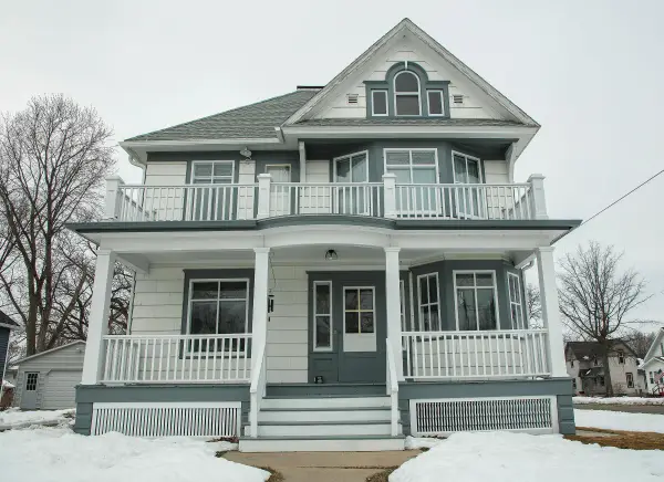 523 2nd St Nw, Waverly, IA 50677