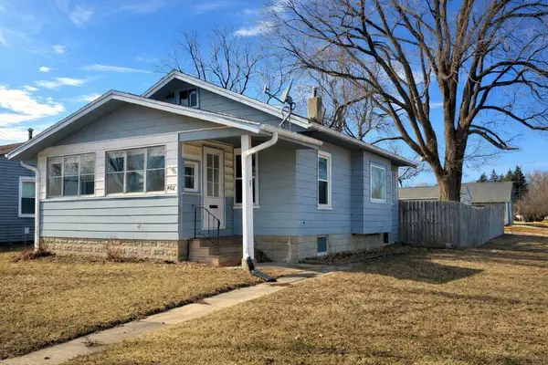 402 Black Hawk Road, Waterloo, IA 50701