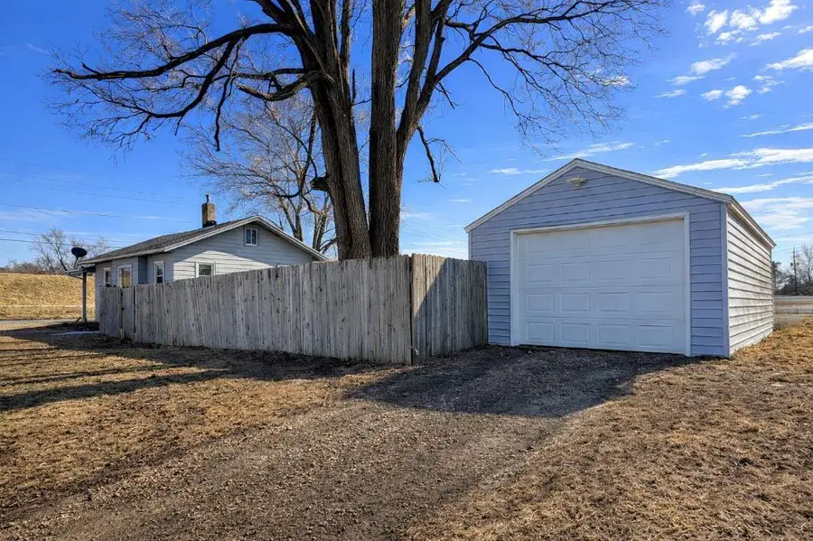 402 Black Hawk Road, Waterloo, IA 50701 - #3