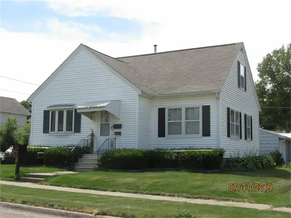 303 West Street, Reinbeck, IA 50669