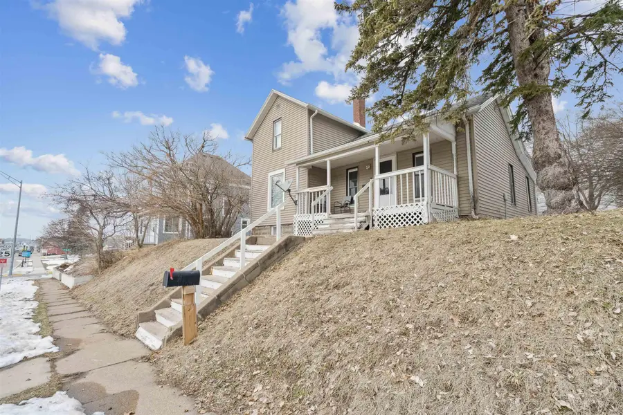 509 E Bremer Avenue, Waverly, IA 50677 - #3