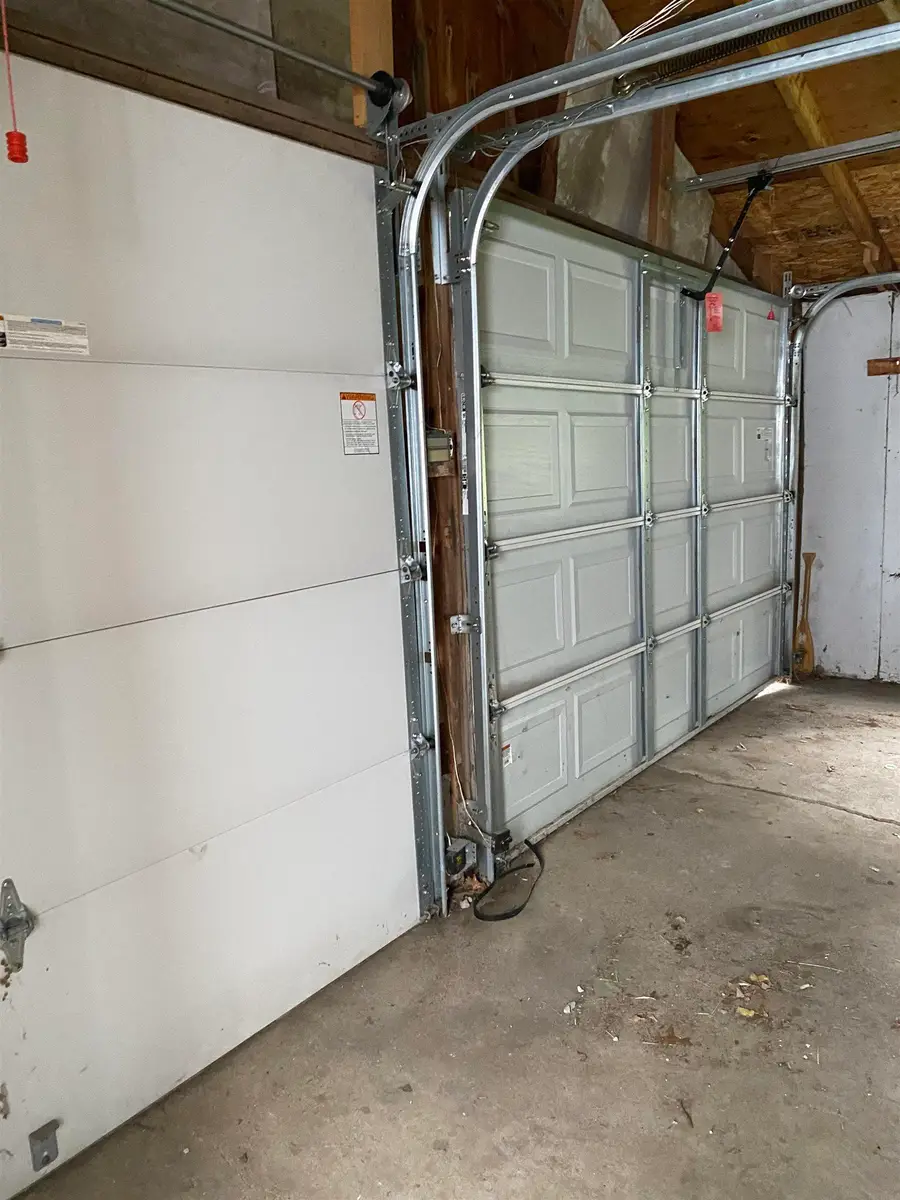 907 Iowa Street, Dysart, IA 52224 - #3