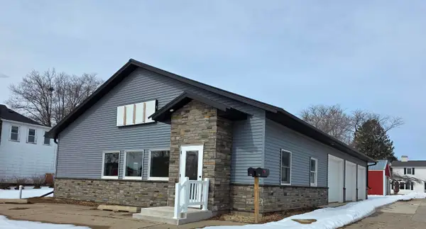 712 E Main Street, New Hampton, IA 50659