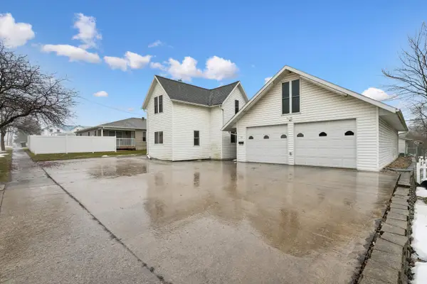 306 2nd Ave Sw, Waukon, IA 52172