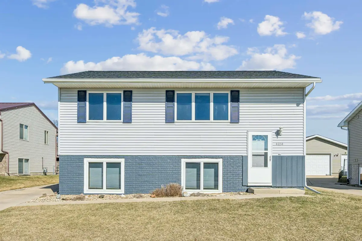 4034 Mark Drive, Waterloo, IA 50701 - #1
