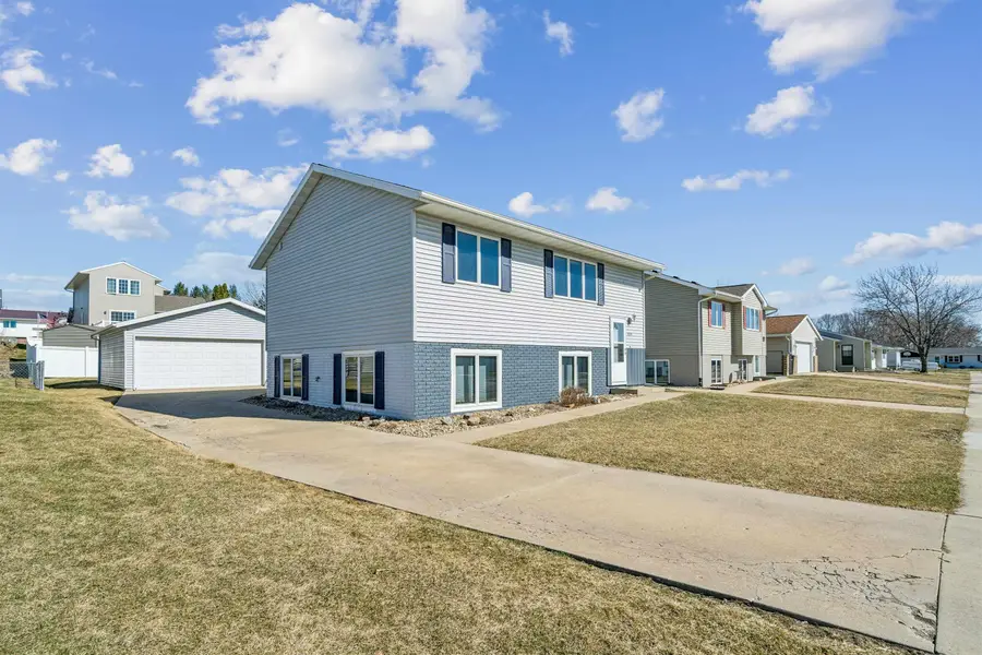 4034 Mark Drive, Waterloo, IA 50701 - #2