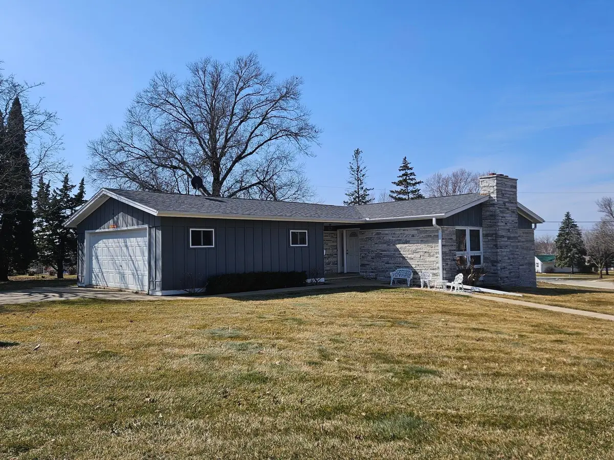 500 7th Ave Se, Oelwein, IA 50662 - #1