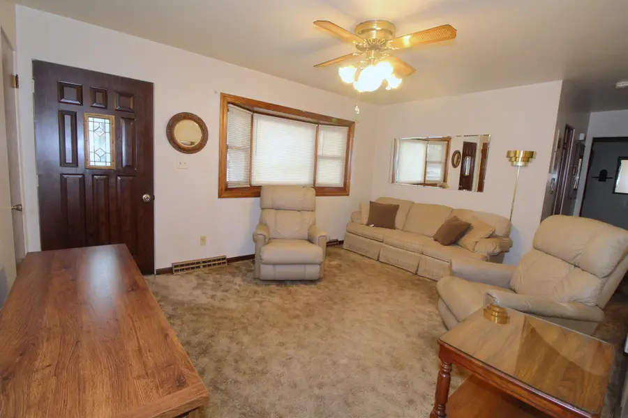 1611 E Ridgeway Avenue, Waterloo, IA 50702 - #2