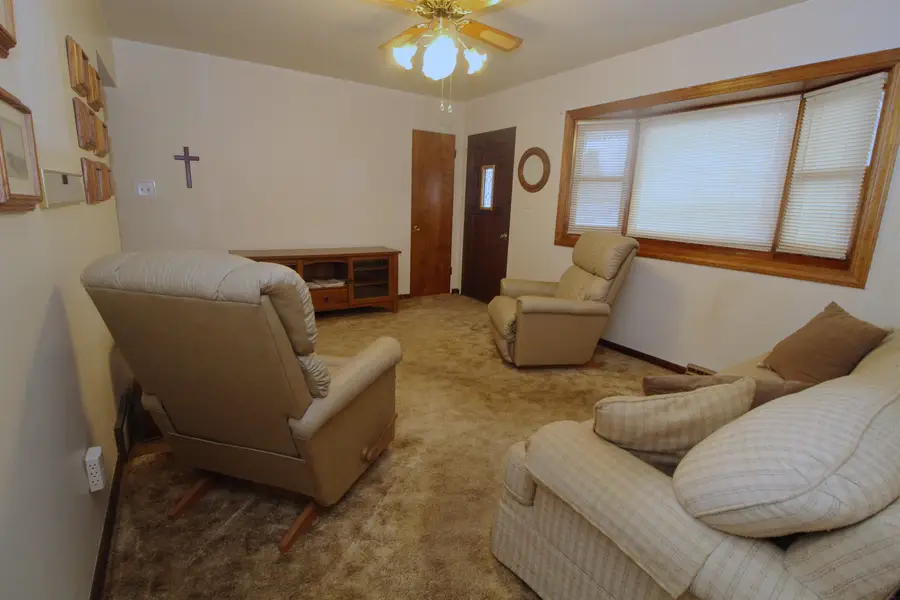 1611 E Ridgeway Avenue, Waterloo, IA 50702 - #3