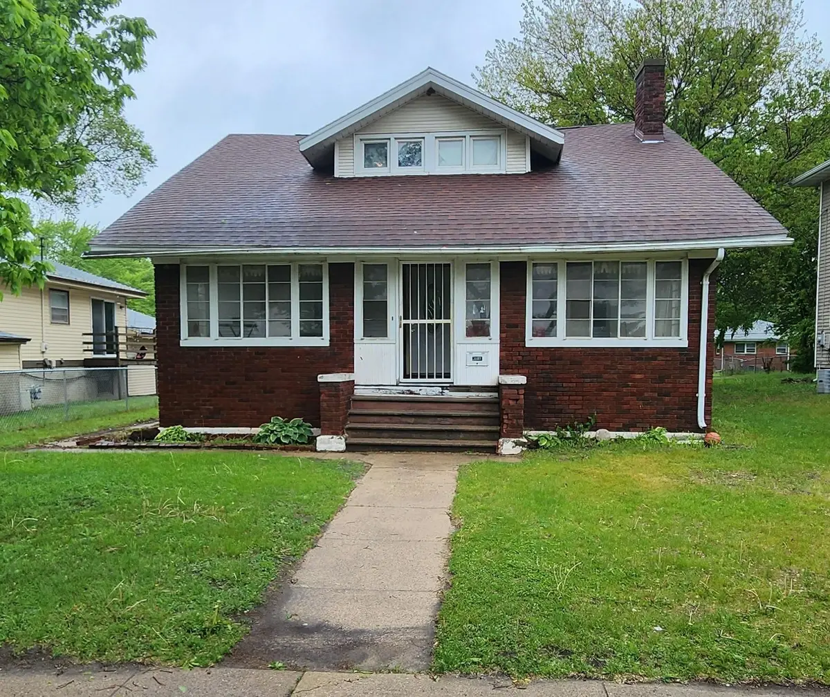 2207 E 4th Street, Waterloo, IA 50703 - #1