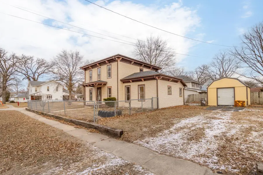 513 SW 4th Street, Independence, IA 50644 - #2