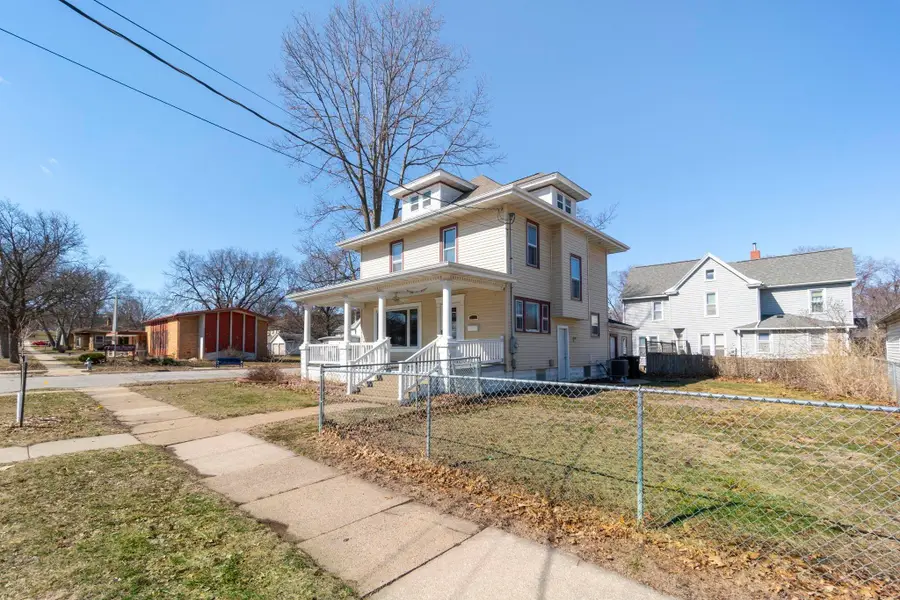 623 W 6th Street, Cedar Falls, IA 50613 - #3