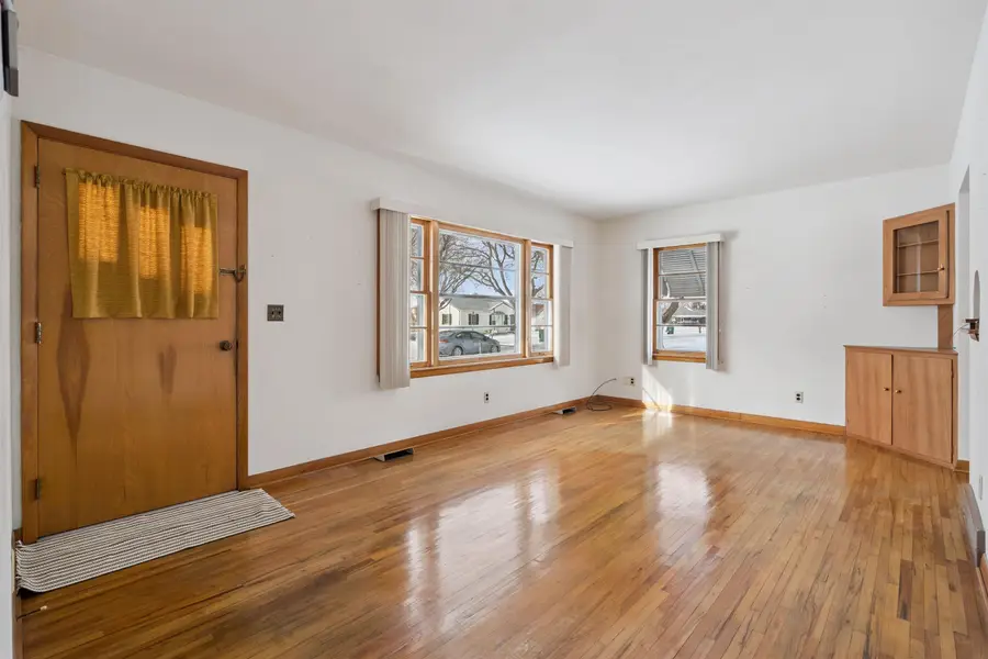 240 Marie Avenue, Elk Run Heights, IA 50707 - #3