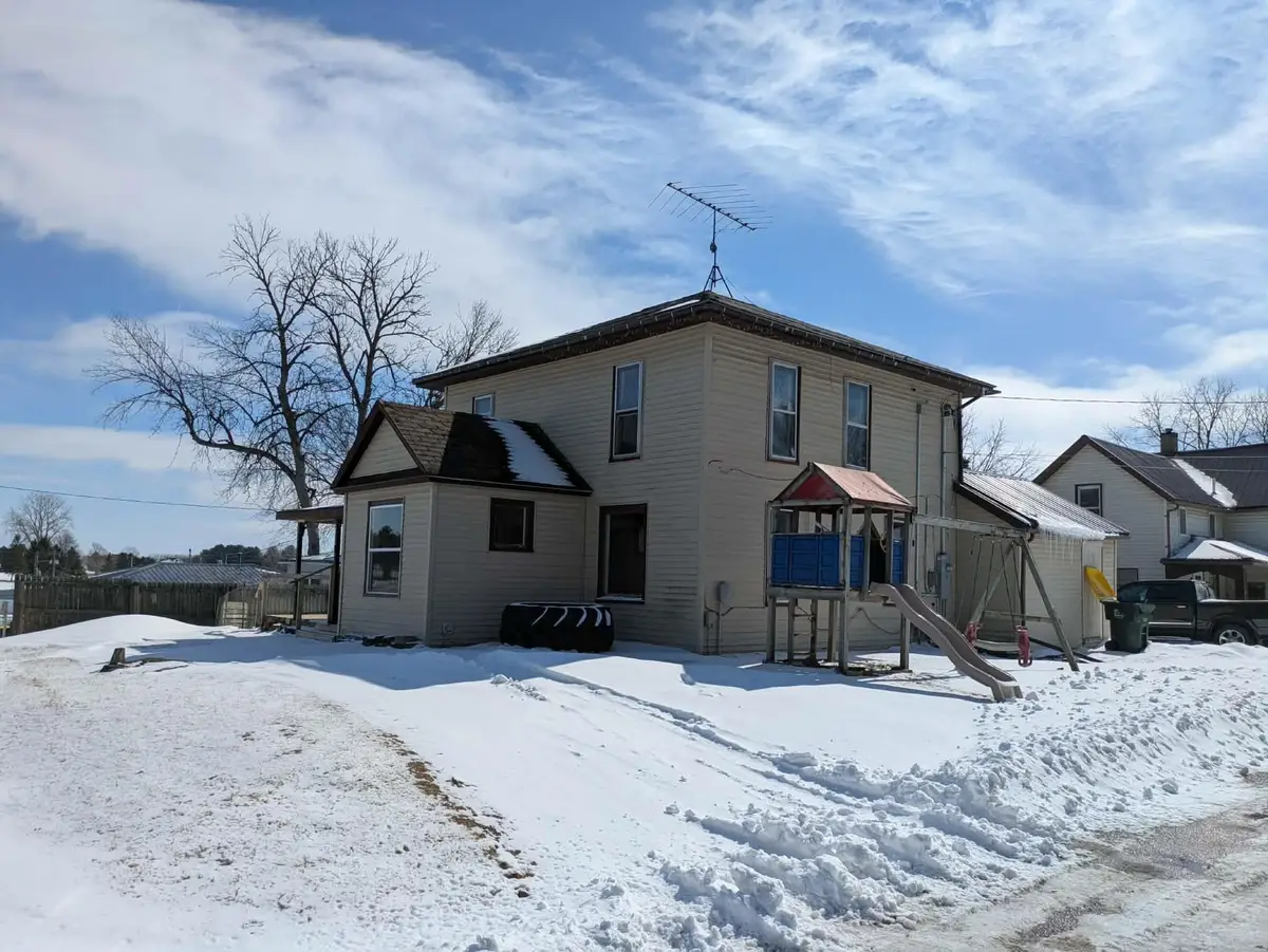 8 SW 6th Avenue, Waukon, IA 52172 - #1