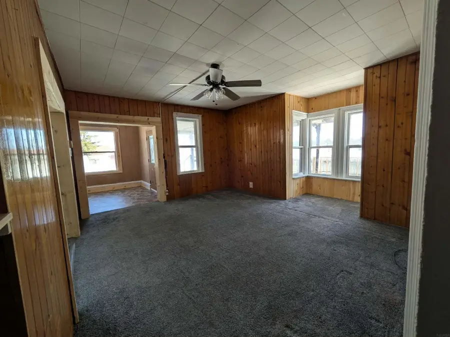 8 SW 6th Avenue, Waukon, IA 52172 - #2