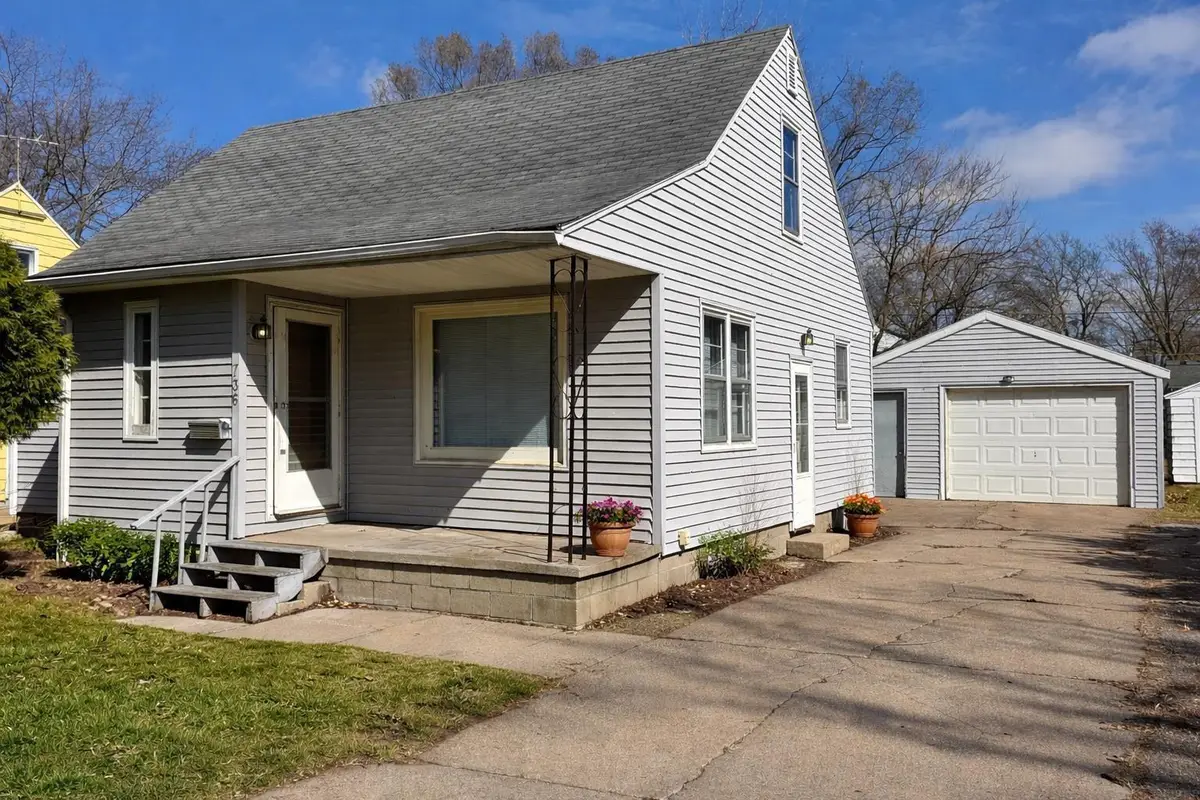 736 Sherman Avenue, Waterloo, IA 50703 - #1